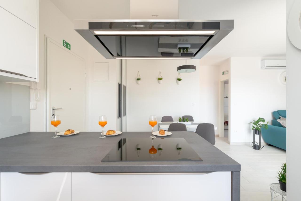 Modern 4* Luxury Apartment In Center トロギール エクステリア 写真