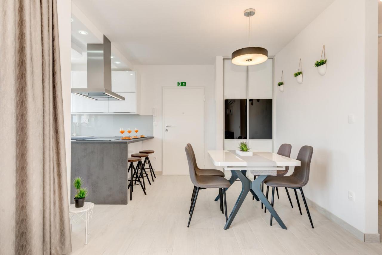 Modern 4* Luxury Apartment In Center トロギール エクステリア 写真